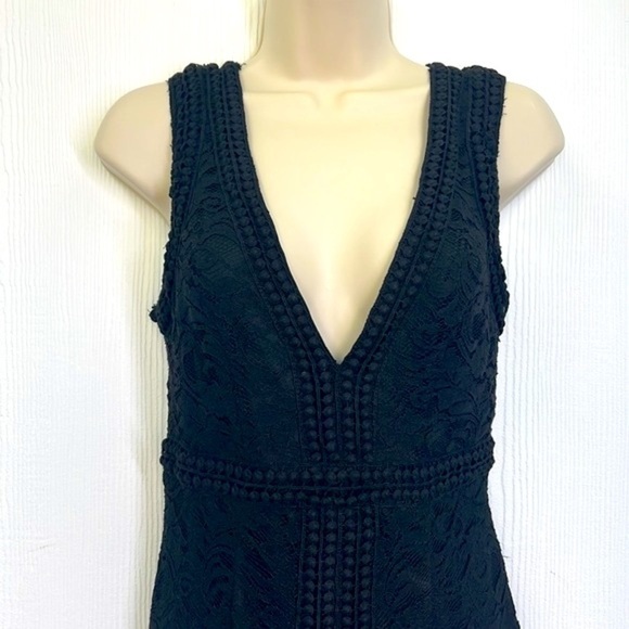 Forever 21 - Black Flat Lace Lined Deep V Neck Sleeveless Midi Dress Size Small - Picture 3 of 13